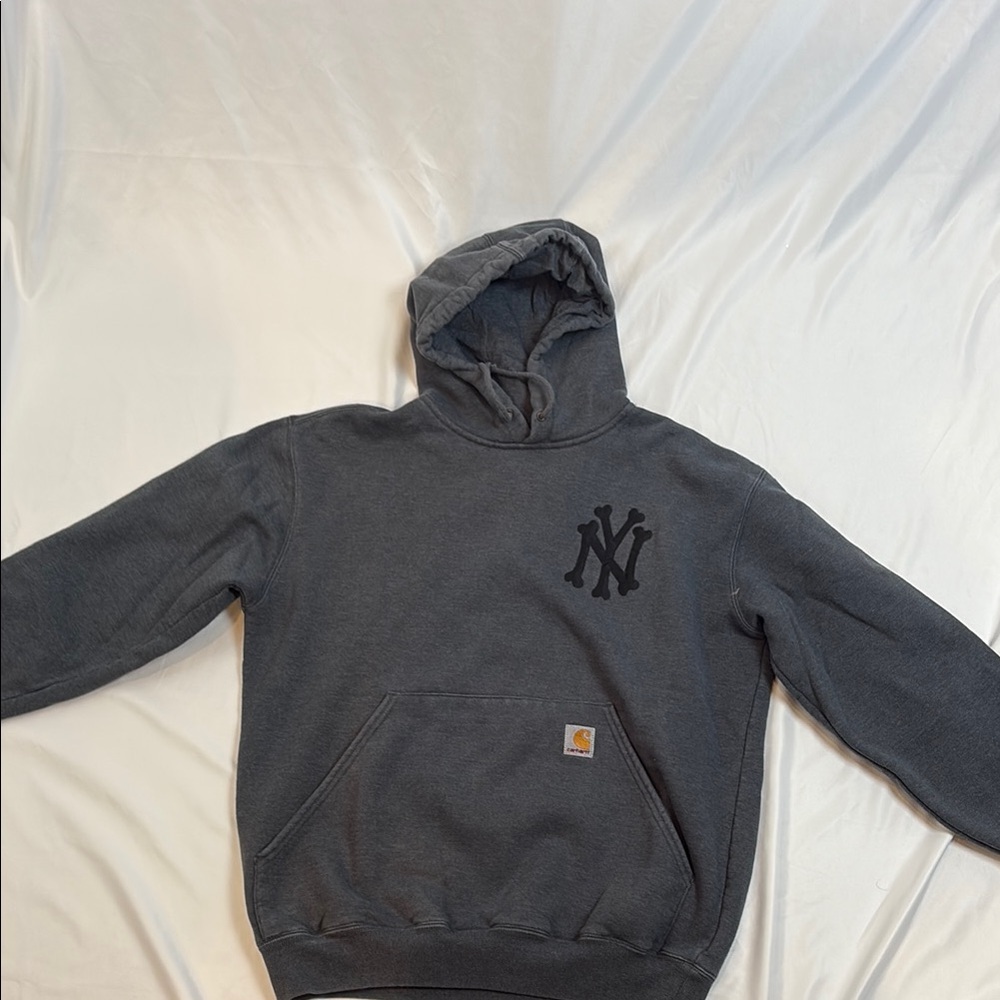 Carhartt Gray Sweater with Sturdy Construction